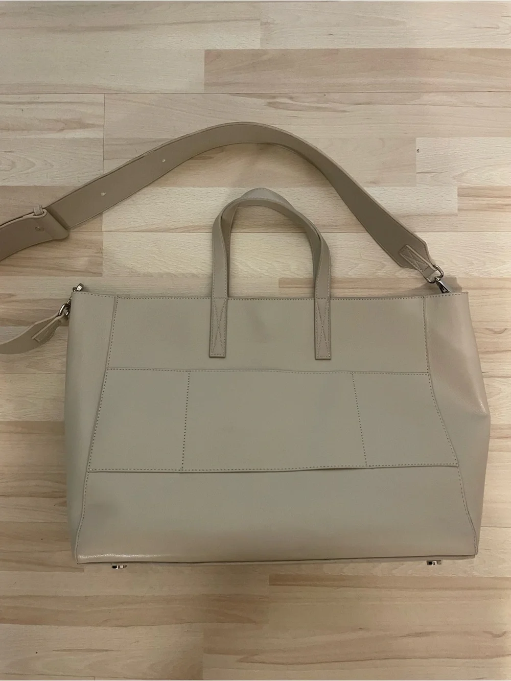 GREAT Condition Calpak Haven Laptop Tote in Beige / Light Tan / Cream!